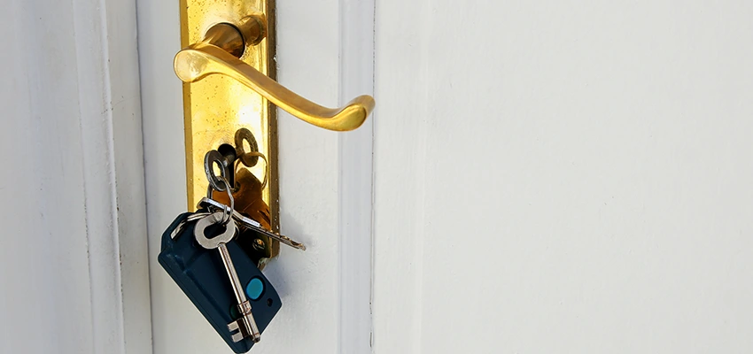 Broken Door Key Extraction in Cathedral City, CA
